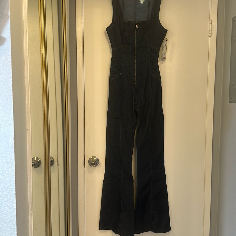 BNWT women’s Indigo blue denim flared dungarees medium cinched waist gorgeous